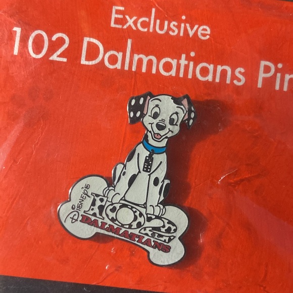 Exclusive 102 Dalmatians Pin - Picture 3 of 4